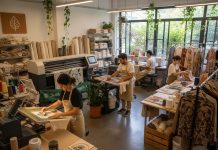 Comment la personnalisation textile redéfinit-elle le style avec La Manufacture ?